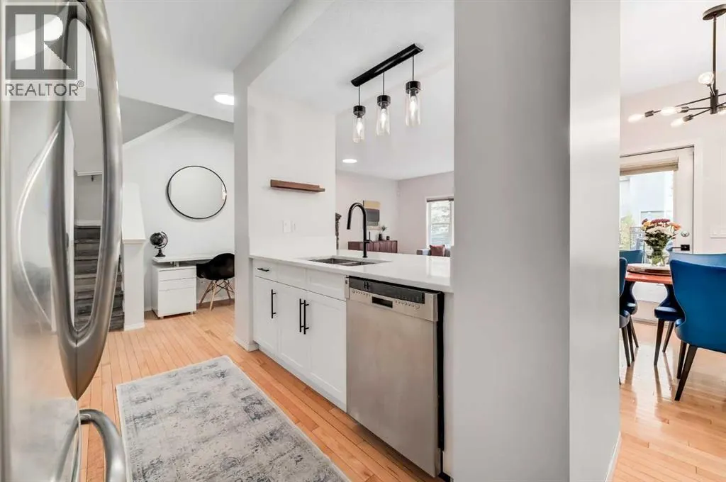 1 Cougarstone Villas SW