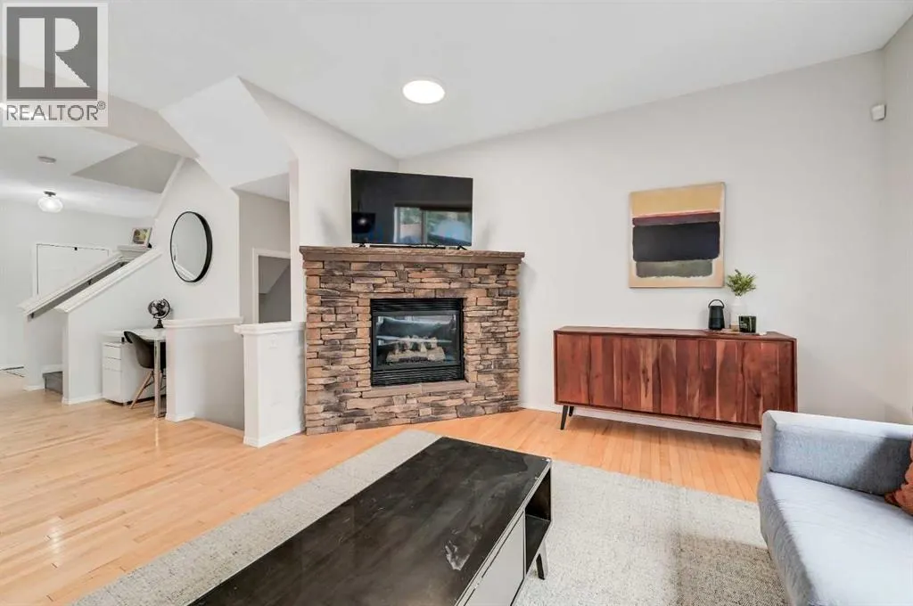 1 Cougarstone Villas SW