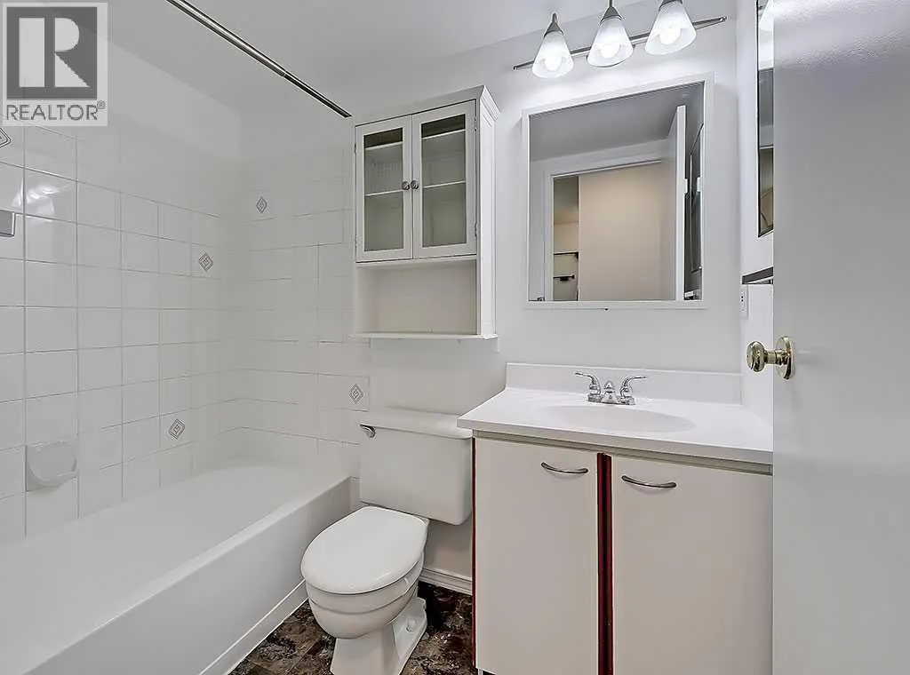 301, 21 Dover Point SE