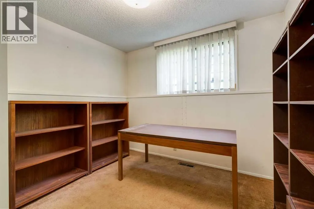 300 Edgehill Drive NW