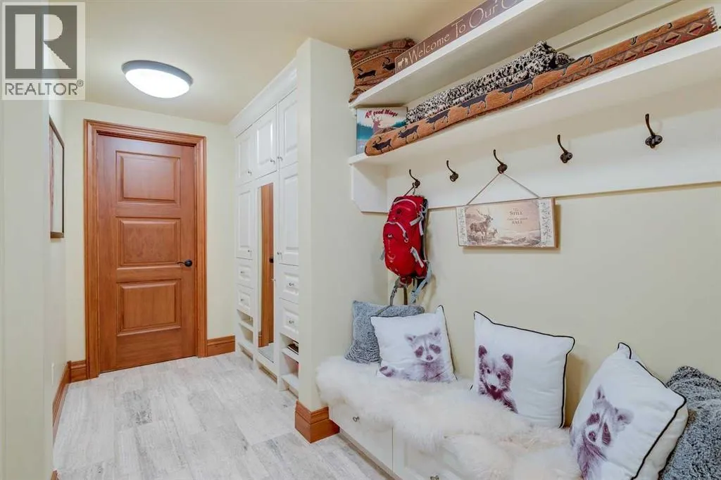 9 Mountaineer Close