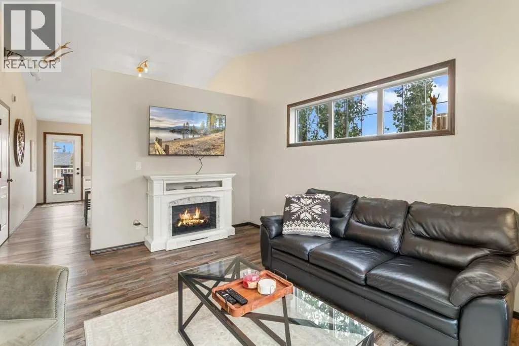90 Larsen Crescent