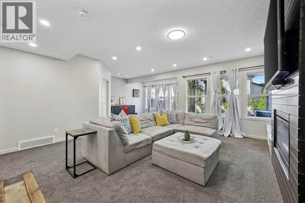 272 Kingsmere Cove SE