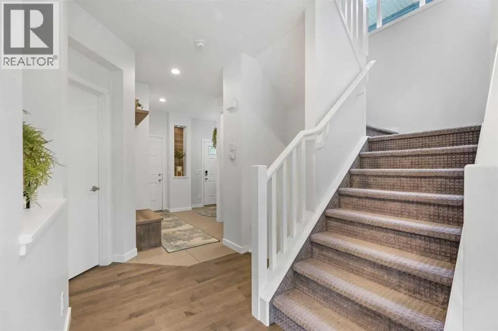 21 Cougar Ridge Close SW