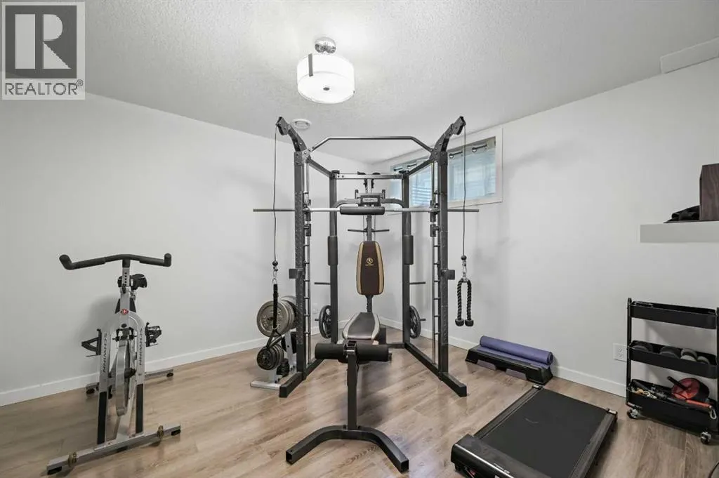 21 Cougar Ridge Close SW