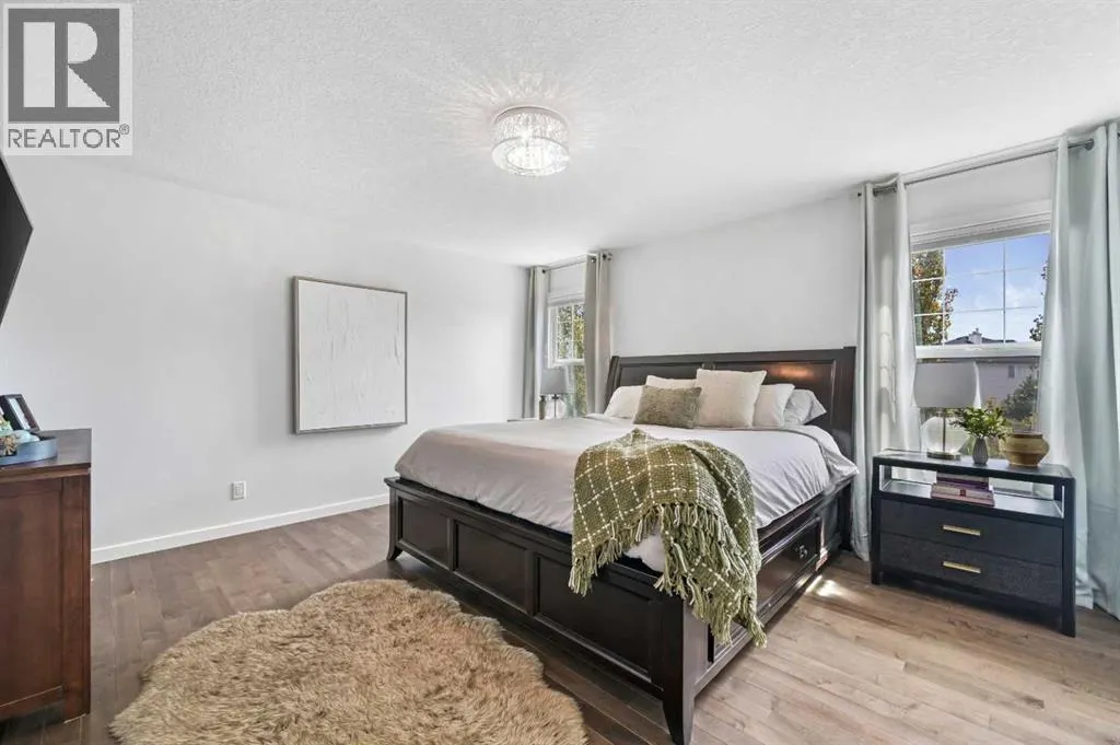21 Cougar Ridge Close SW