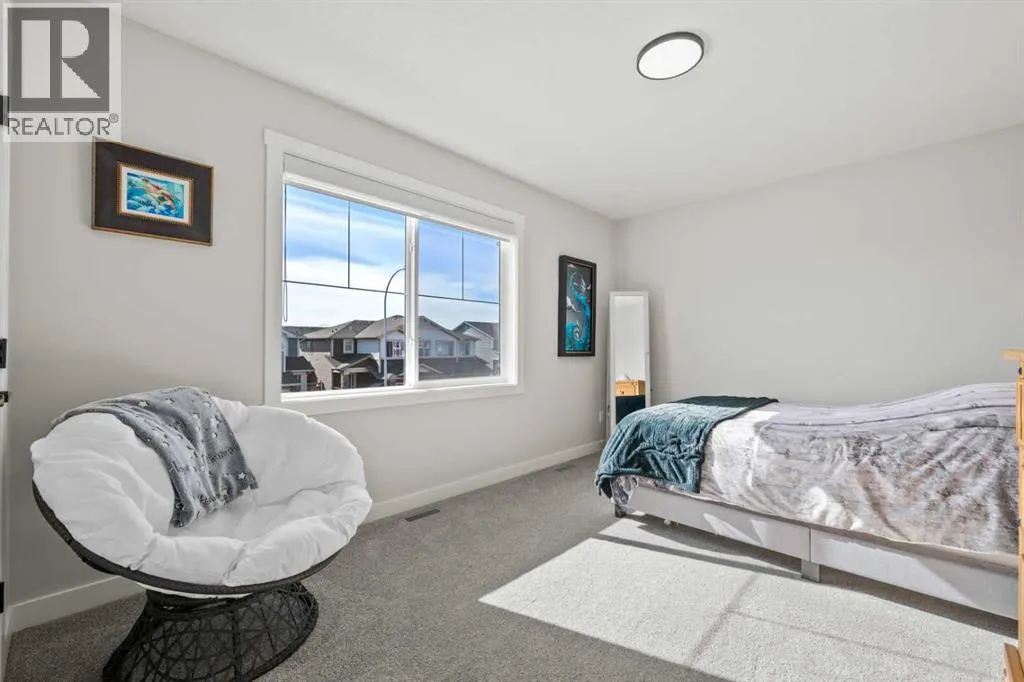 702 Edgefield Crescent