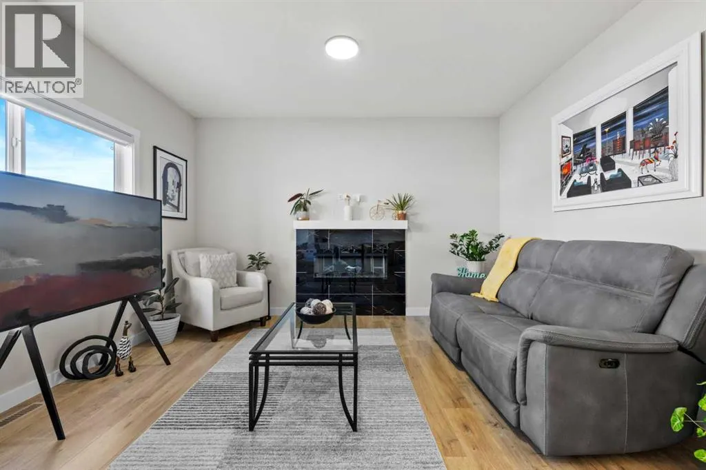 702 Edgefield Crescent
