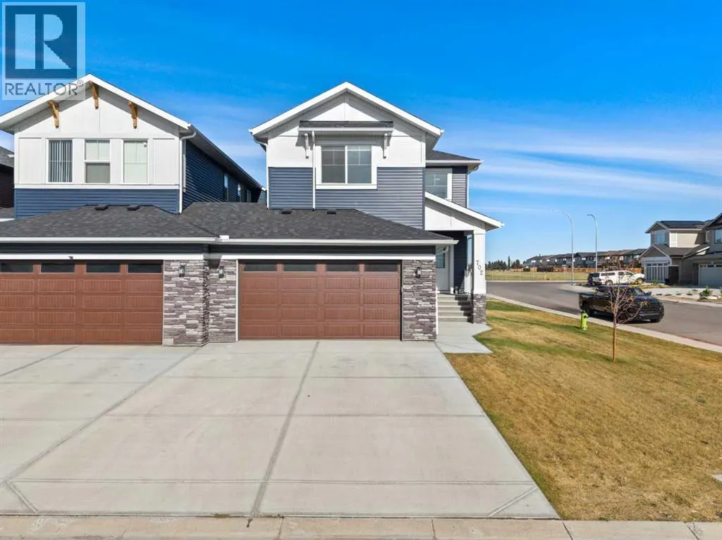 702 Edgefield Crescent