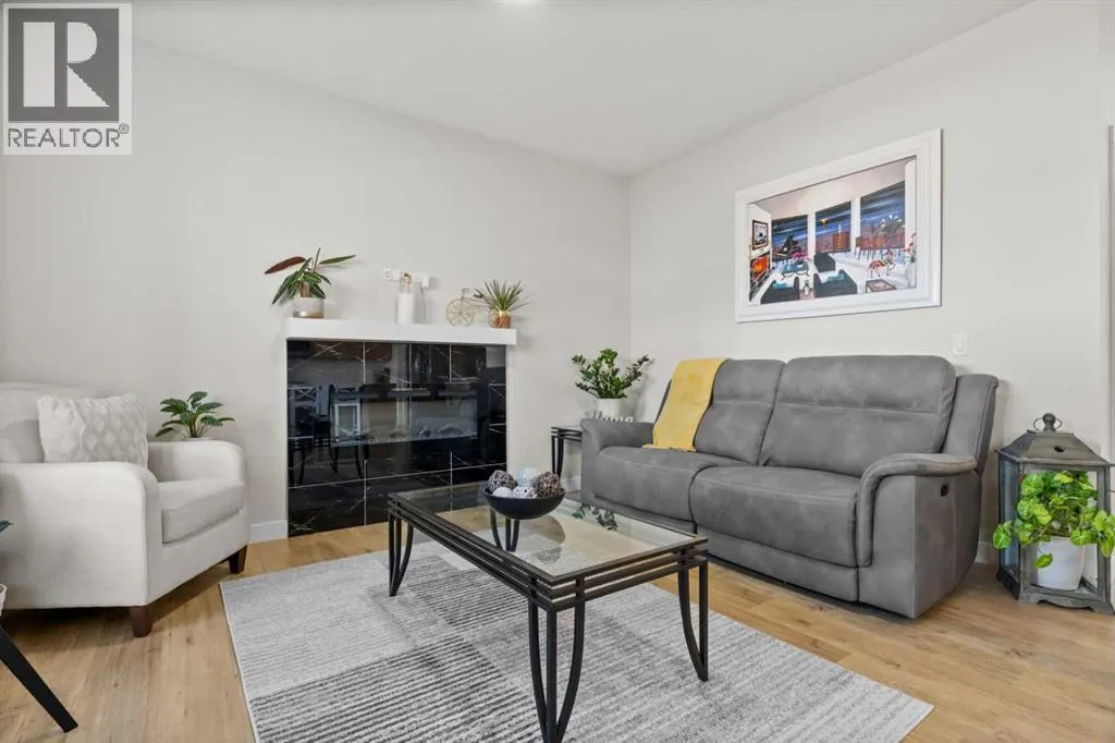 702 Edgefield Crescent