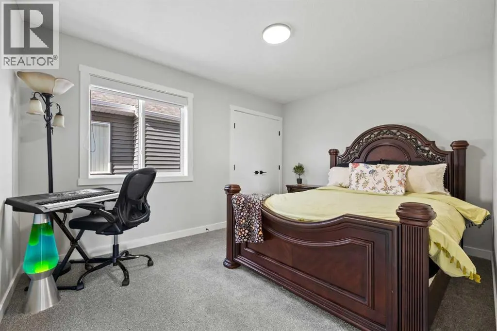 702 Edgefield Crescent