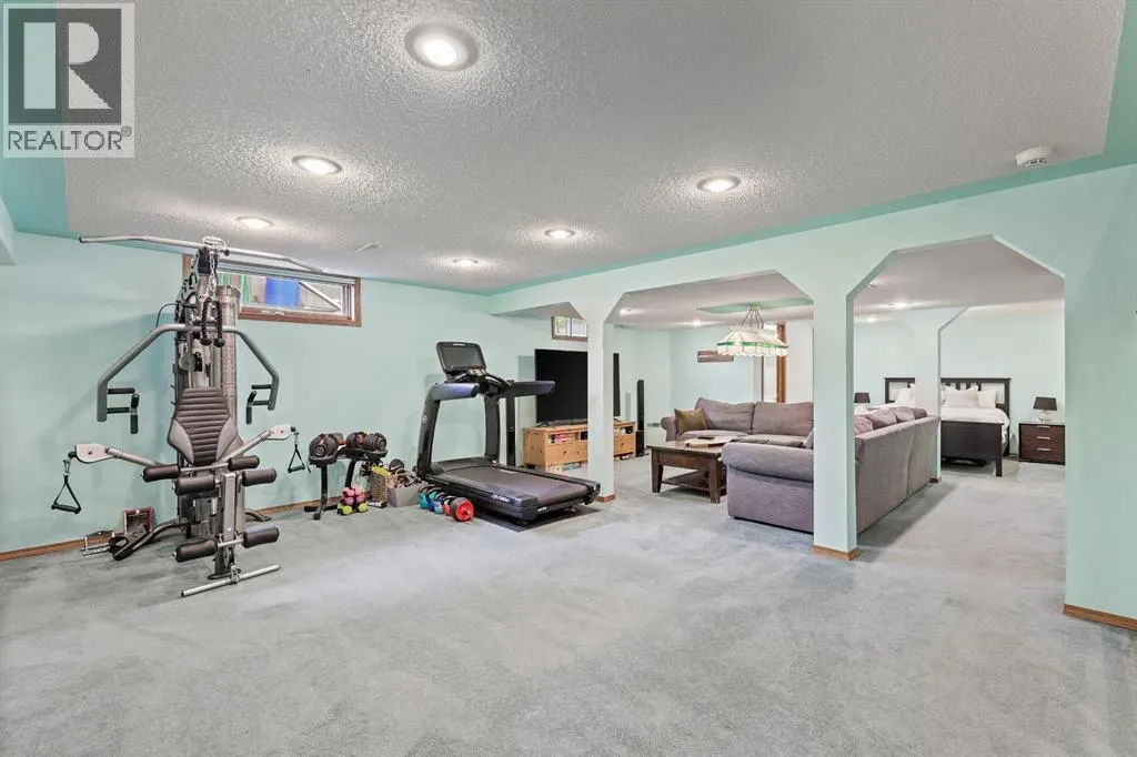 132 Oakmount Road SW