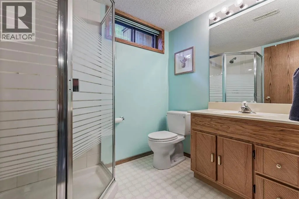 132 Oakmount Road SW