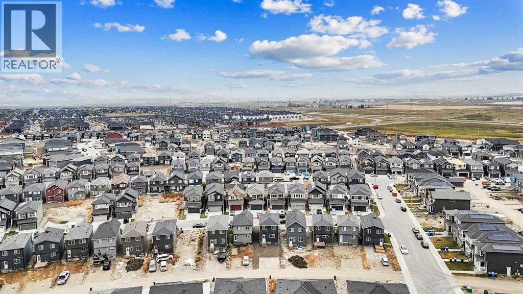 58 Corner Glen Common NE
