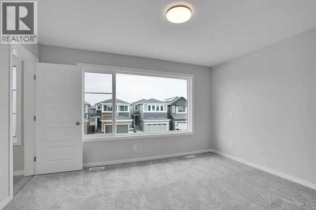 58 Corner Glen Common NE
