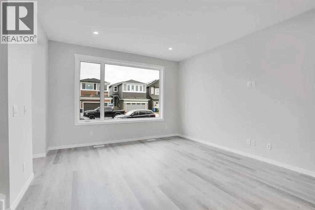 58 Corner Glen Common NE