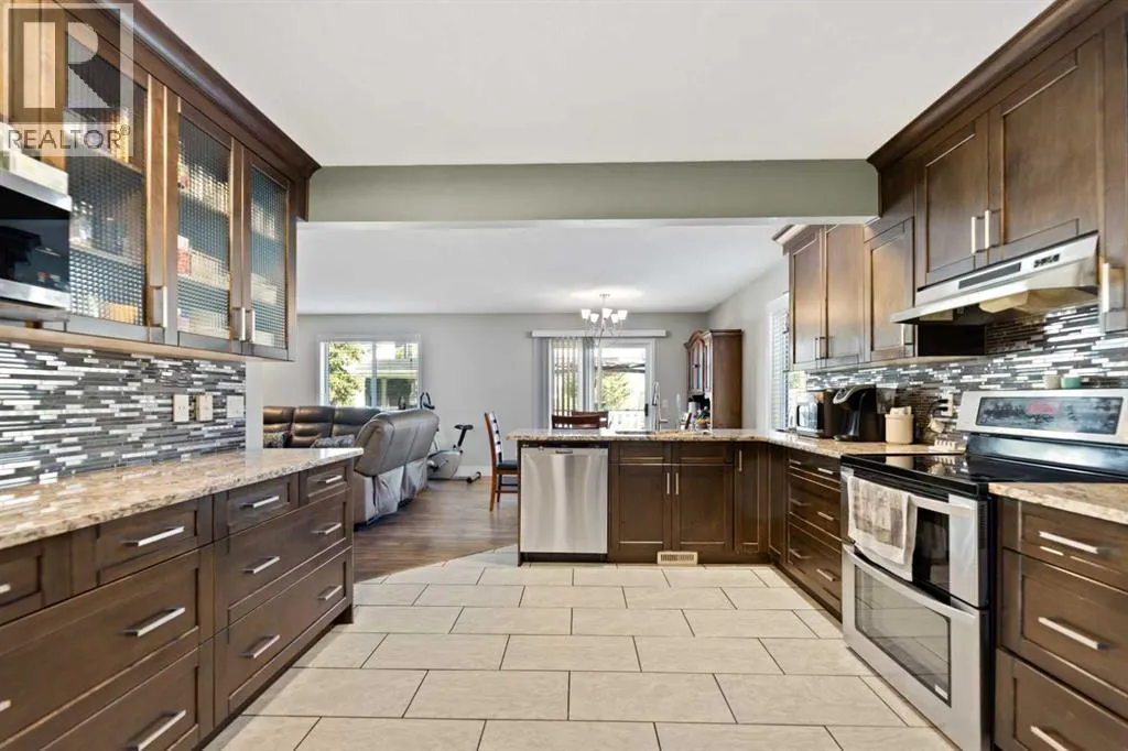 86 Coral Springs Close NE