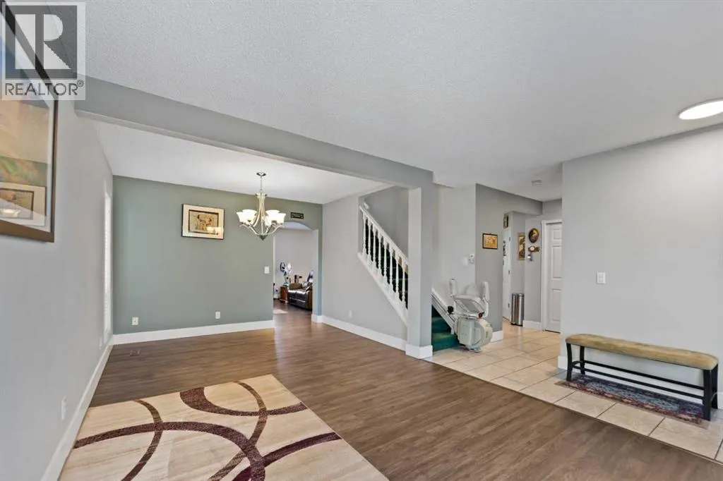 86 Coral Springs Close NE