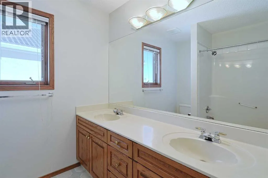 57 Hamptons Circle NW