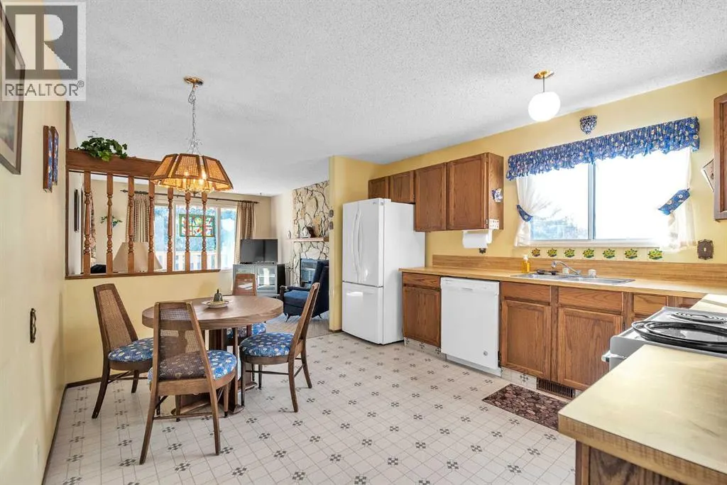 183 Cedardale Place SW