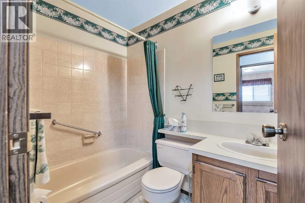 183 Cedardale Place SW