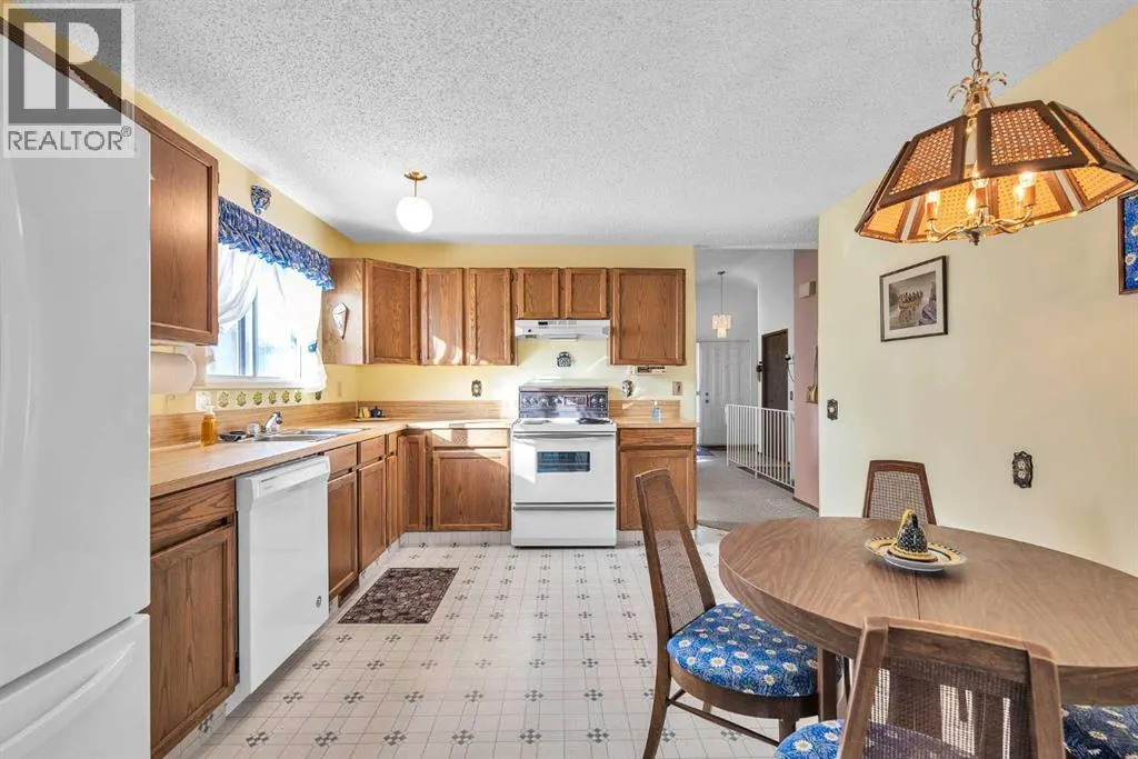 183 Cedardale Place SW