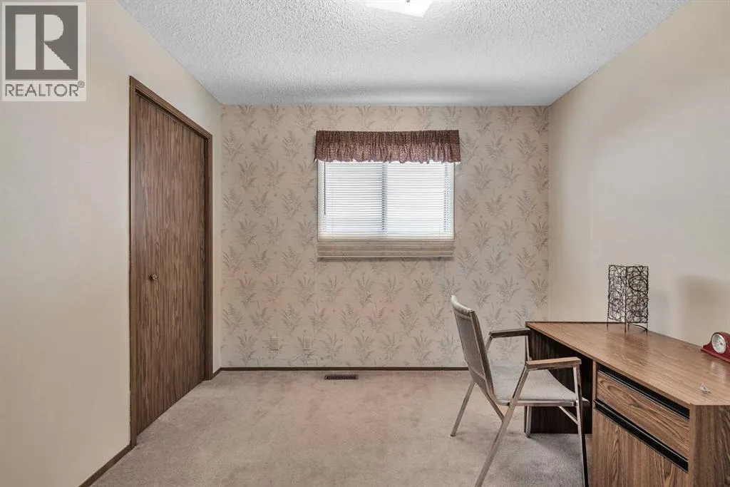 183 Cedardale Place SW