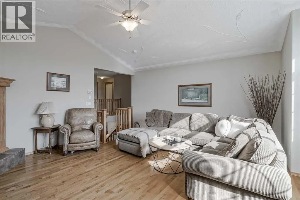 57 Strathlea Grove SW