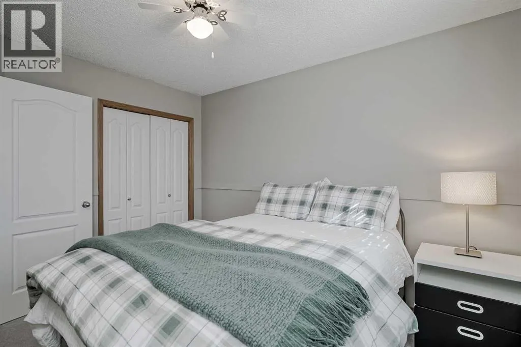 57 Strathlea Grove SW
