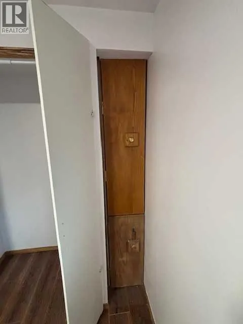 15 Willow Road W