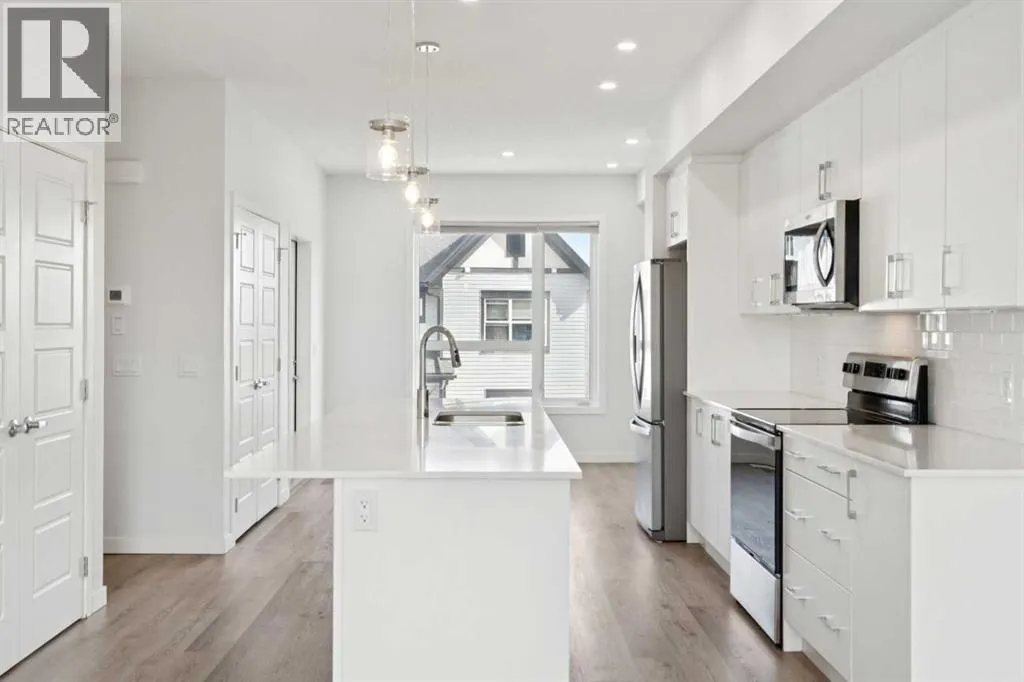 54 Evanscrest Manor NW