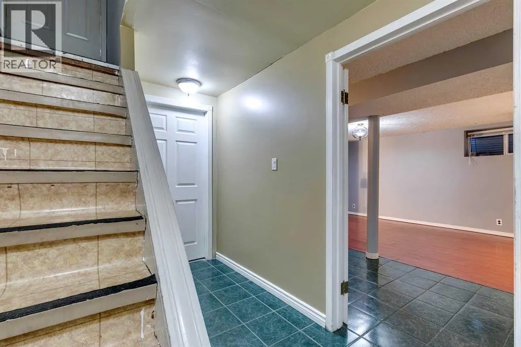 100 Allandale Close SE