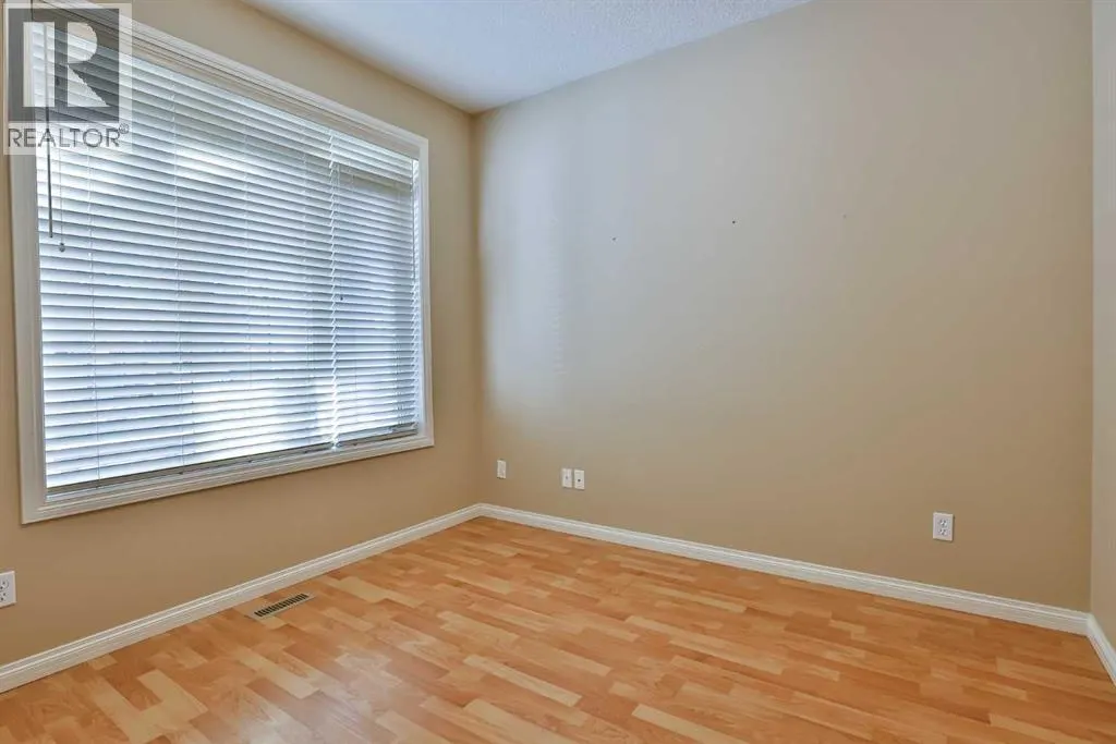 25, 150 Fairmont Road S