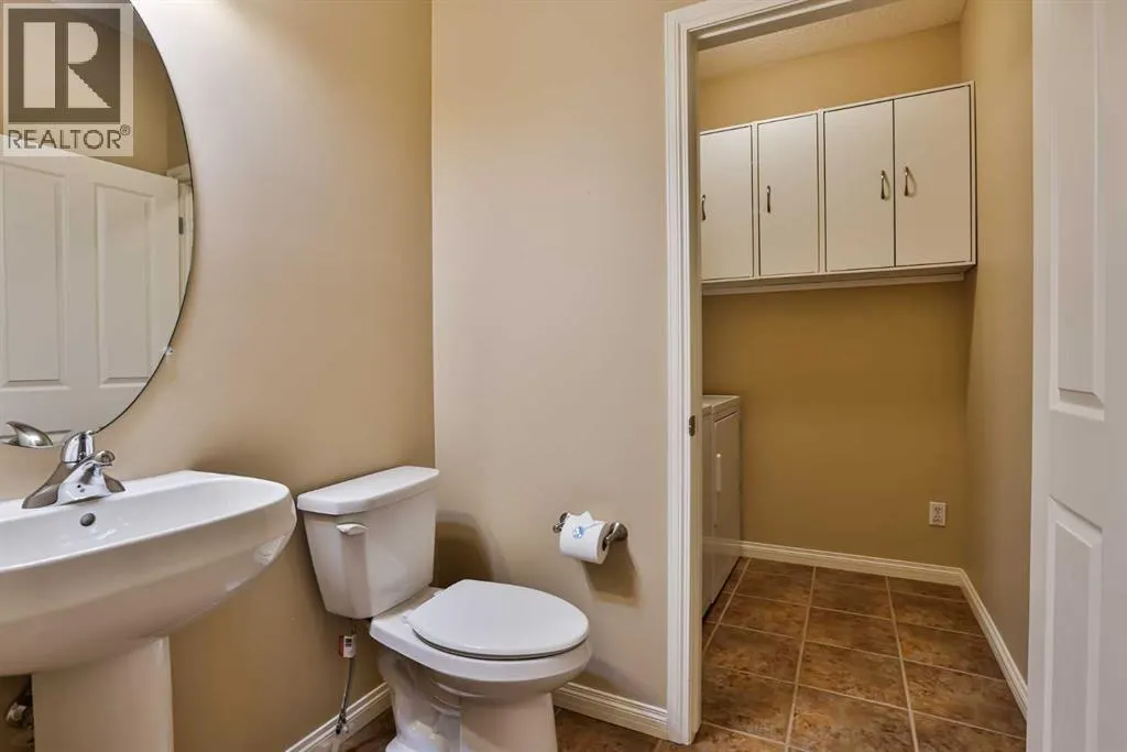 25, 150 Fairmont Road S