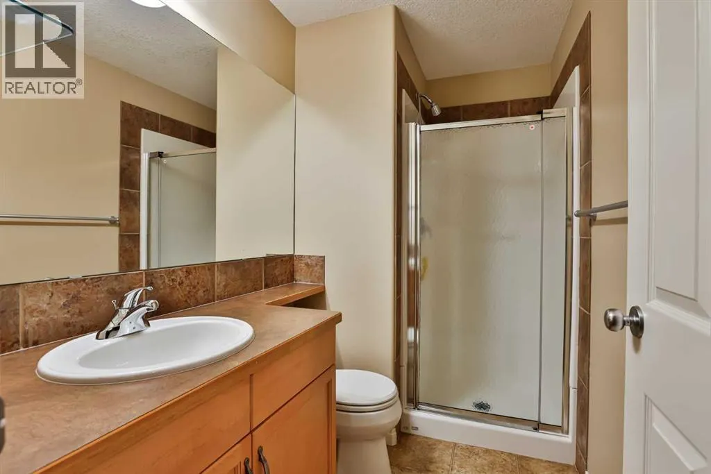 25, 150 Fairmont Road S