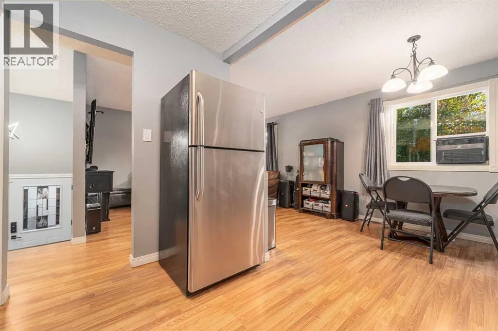 826 Columbia Boulevard W