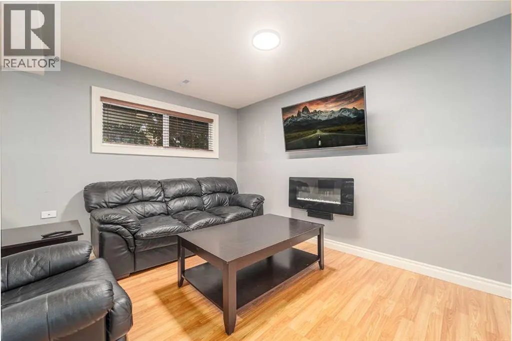 826 Columbia Boulevard W
