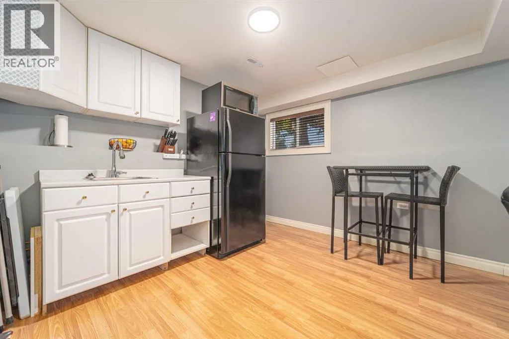 826 Columbia Boulevard W