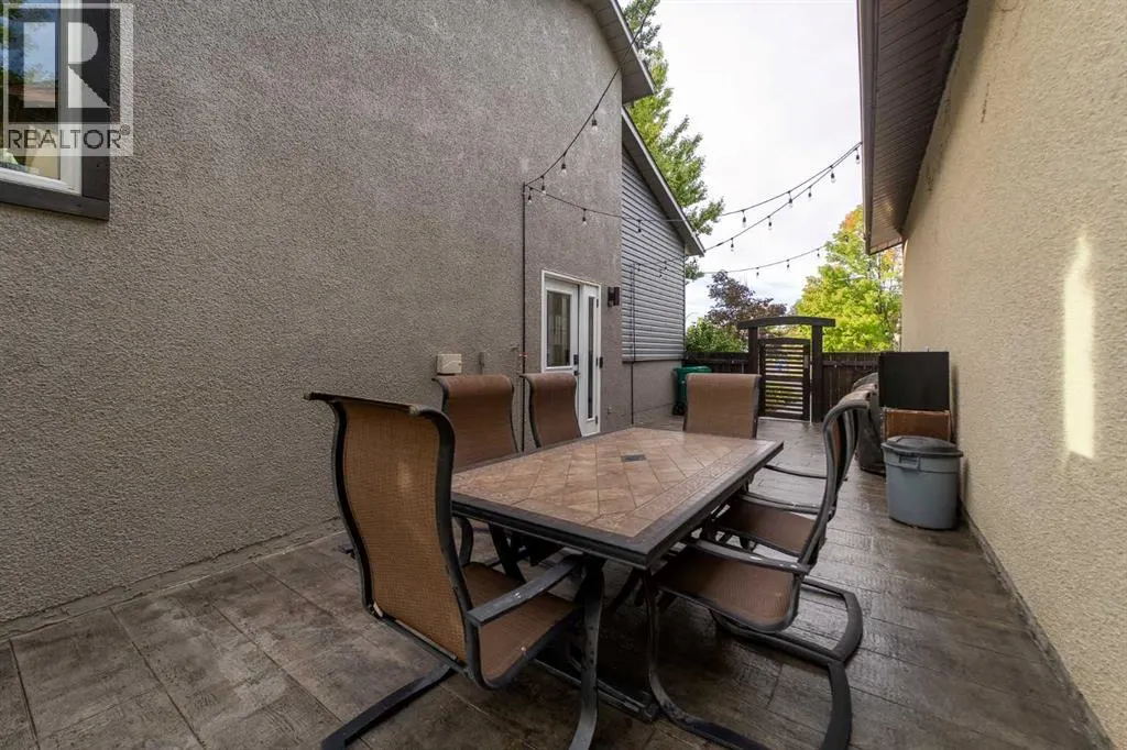826 Columbia Boulevard W