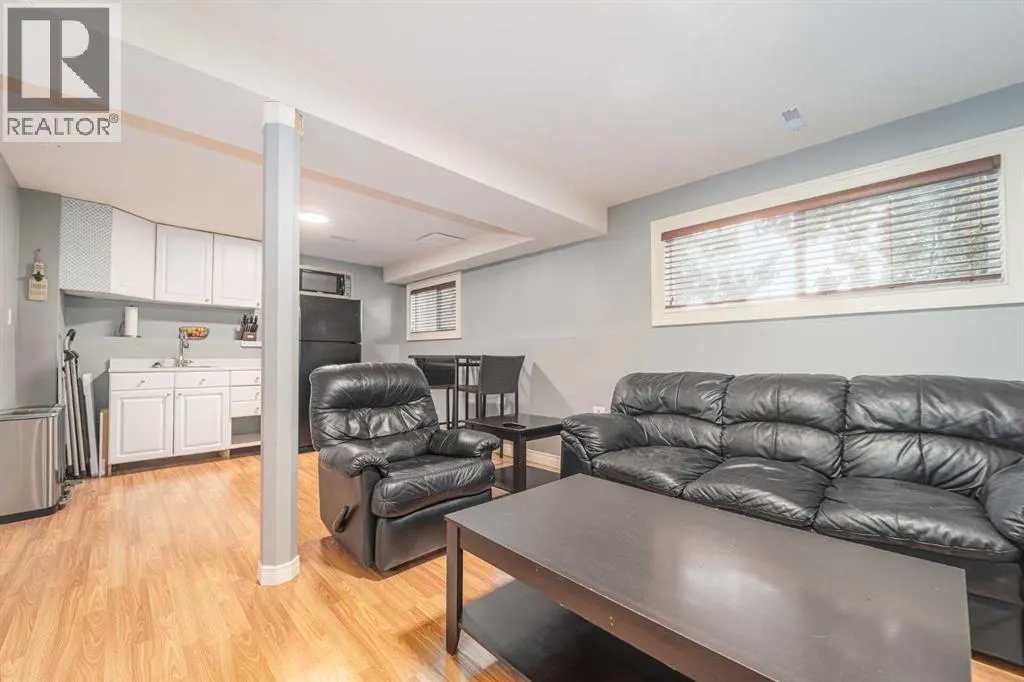 826 Columbia Boulevard W