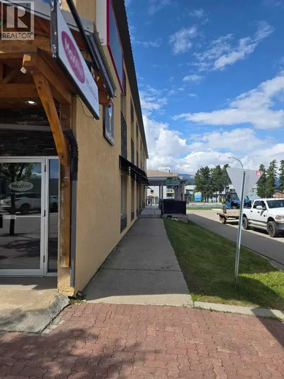 1800 Pine Plaza