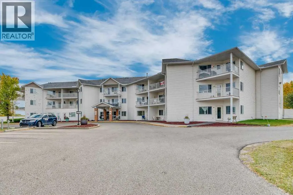 102, 3 Parklane Way