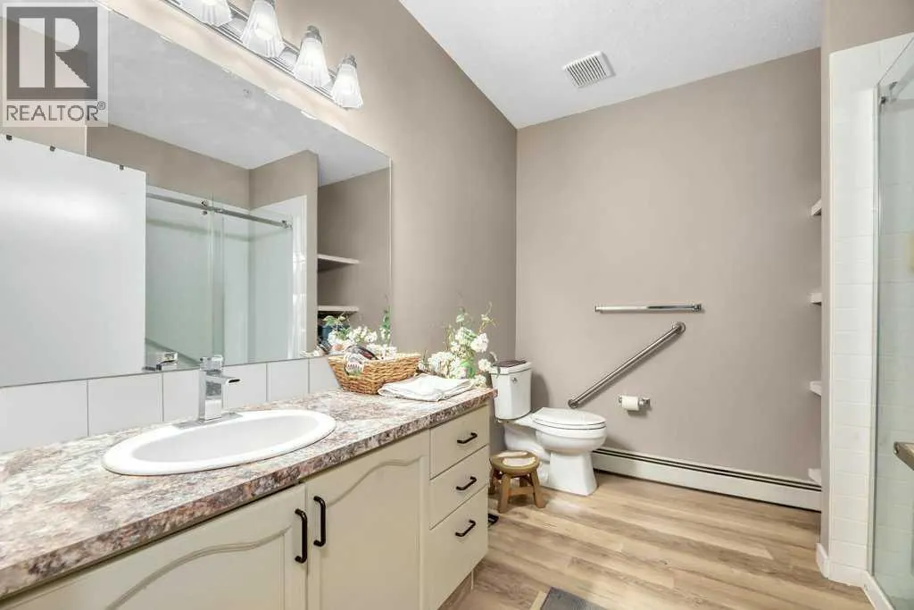 102, 3 Parklane Way