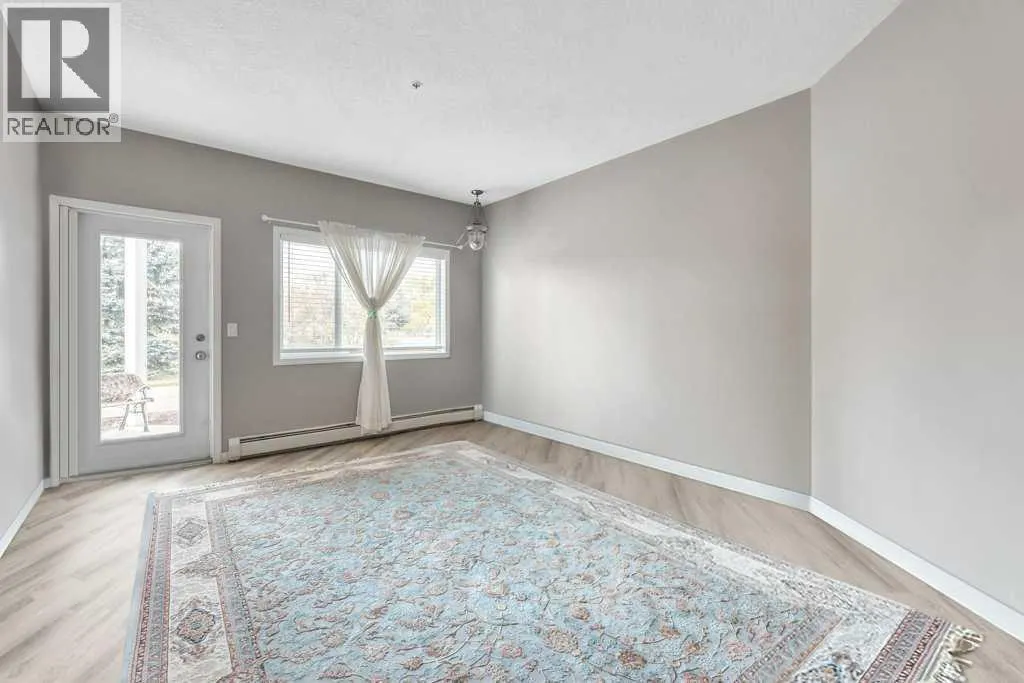 102, 3 Parklane Way