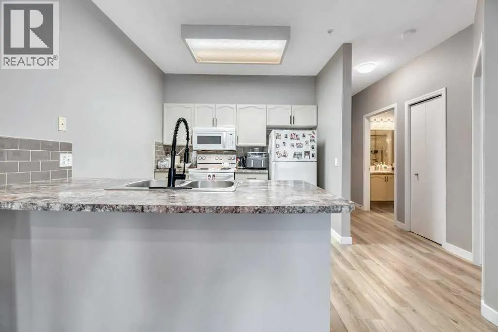 102, 3 Parklane Way