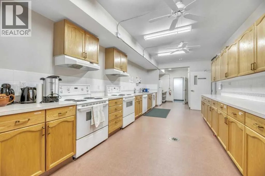 102, 3 Parklane Way