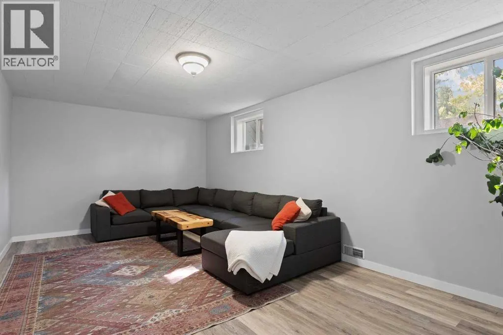 228 Lynnwood Drive SE