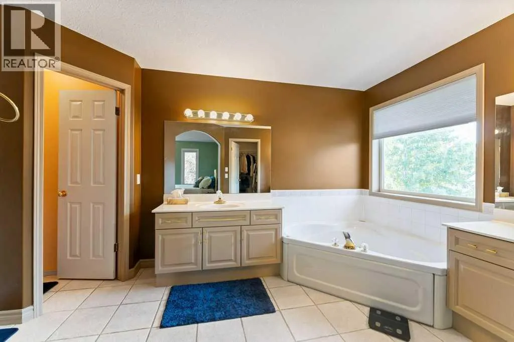 10 Grande Point Estates