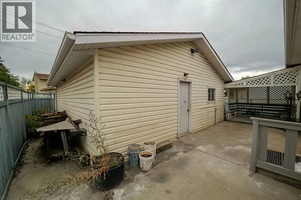 24 Rundleson Way NE