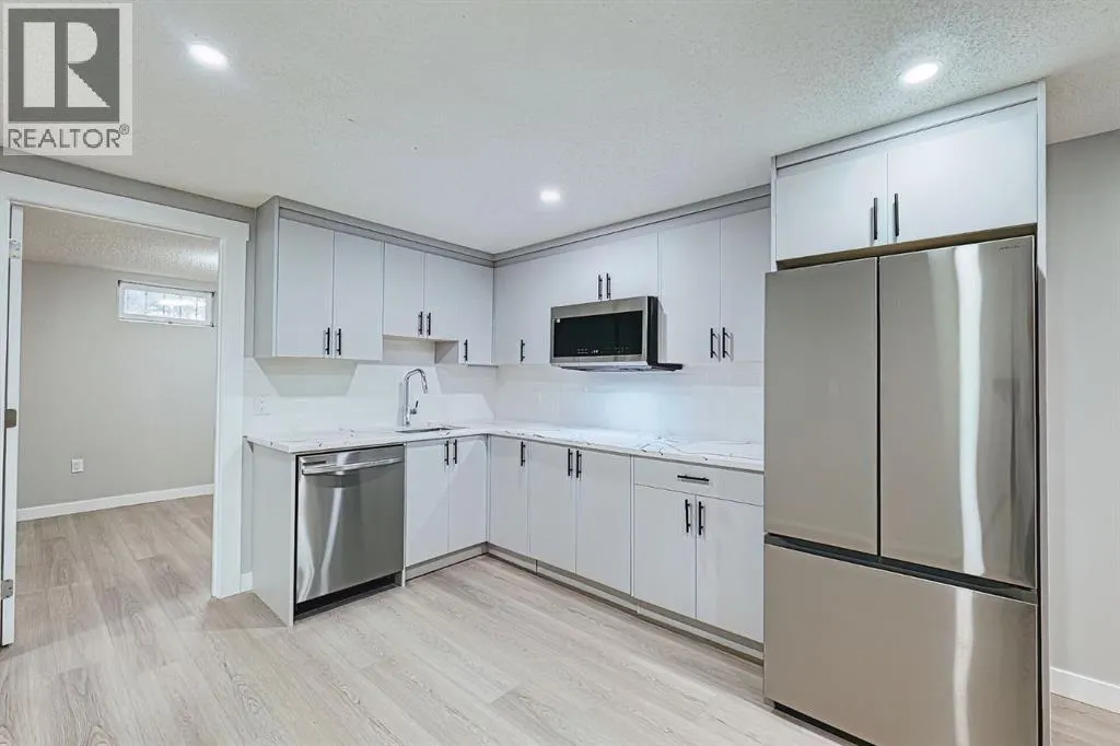 24 Rundleson Way NE